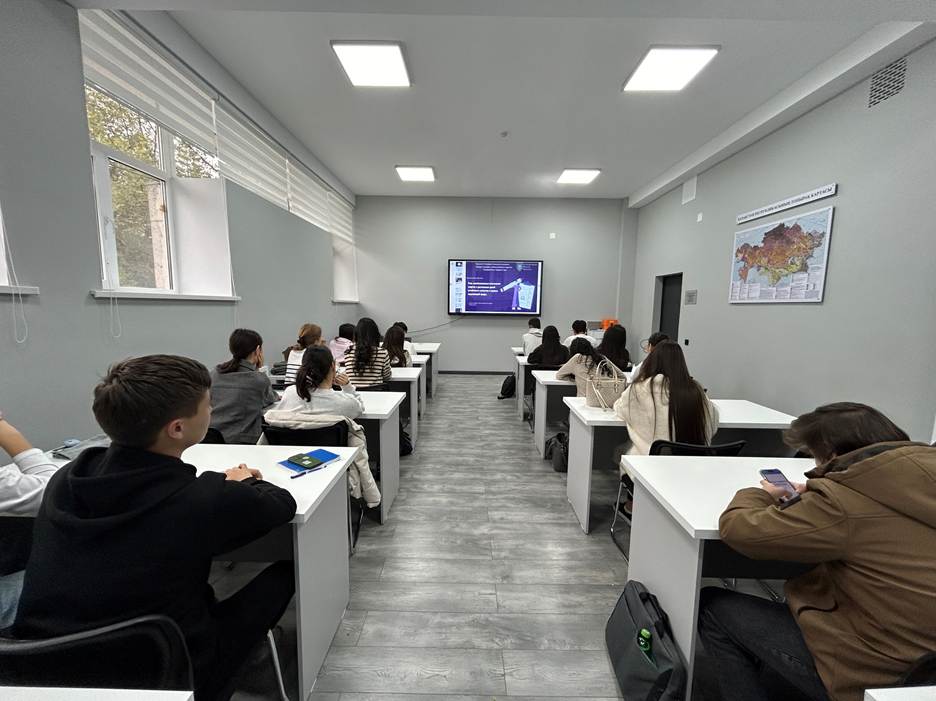 Изображение выглядит как в помещении, стена, одежда, мебель

Содержимое, созданное искусственным интеллектом, может быть неверным.