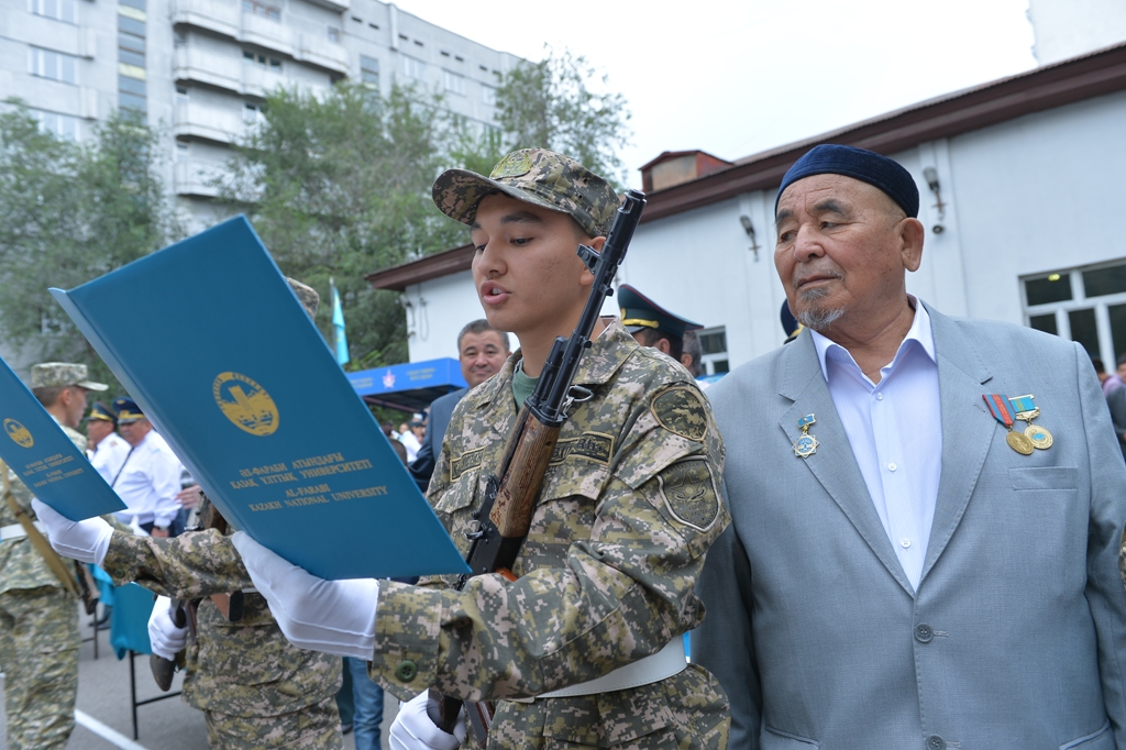 ҚазҰУ курсанттары әскери ант қабылдады