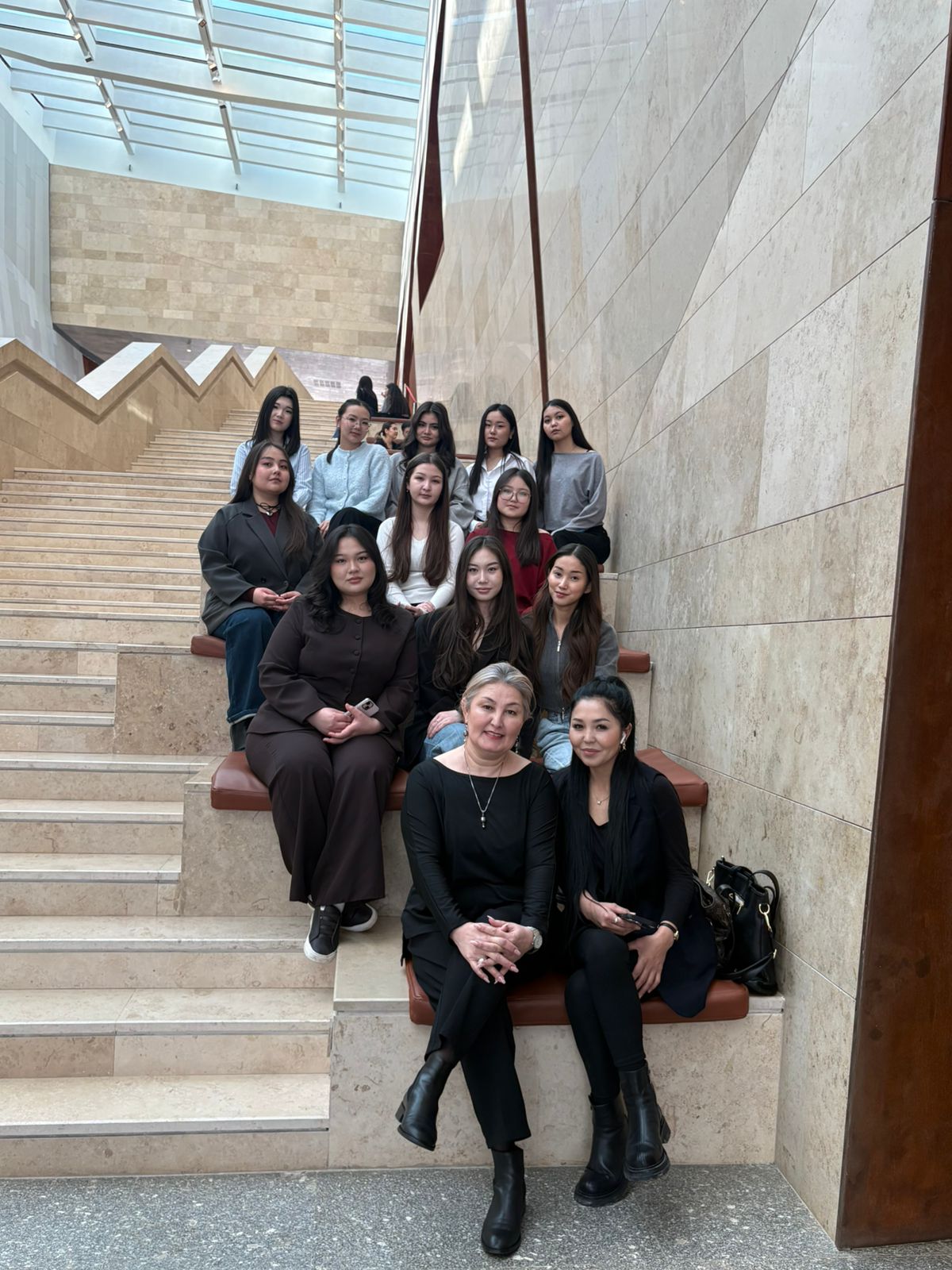 Познавательная экскурсия в музей «Алматы»: диалог культурного наследия и современного искусства для студентов