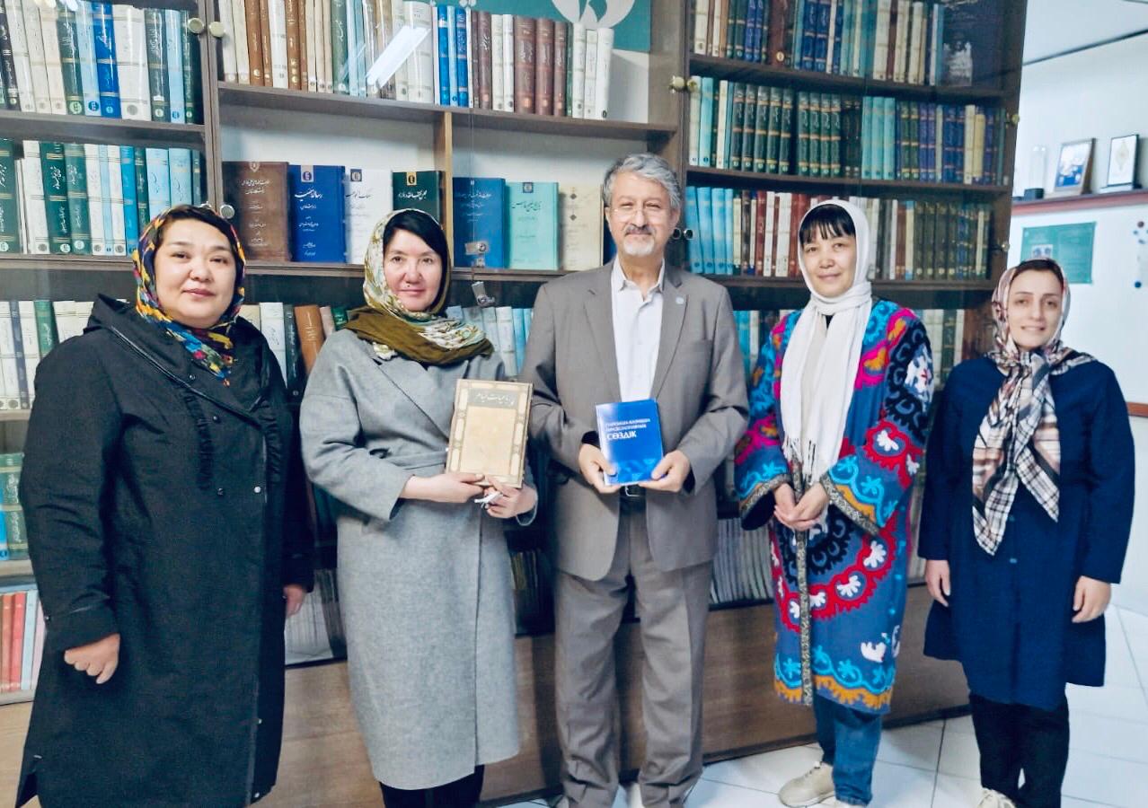 Academics from the Department of Middle East and South Asia met with the director of the Miras Maktoob Research Institute
