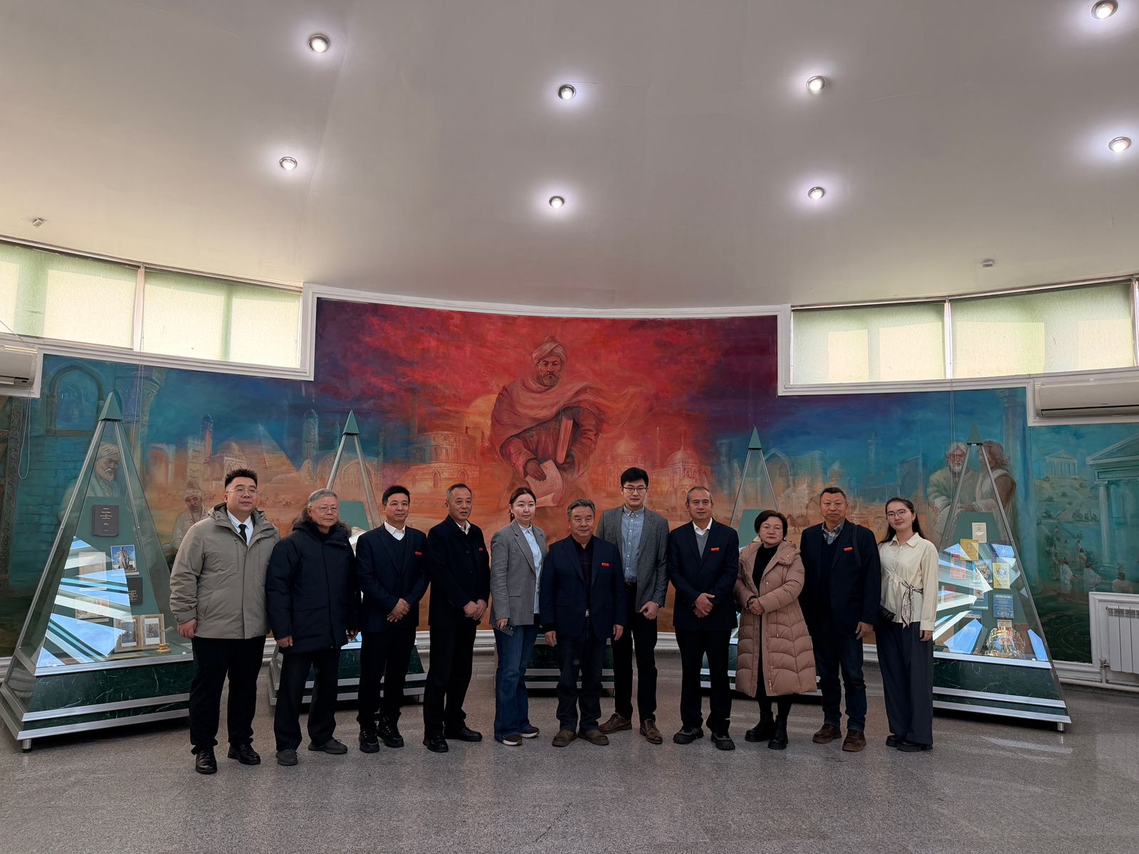 ҚазҰУ музейіне Чжанцзяцзе колледжі делегациясы келді