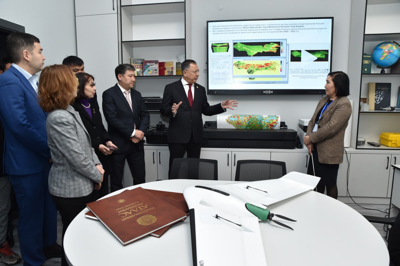 Rector of KazNU visited the Scientific Center for Sustainable Development