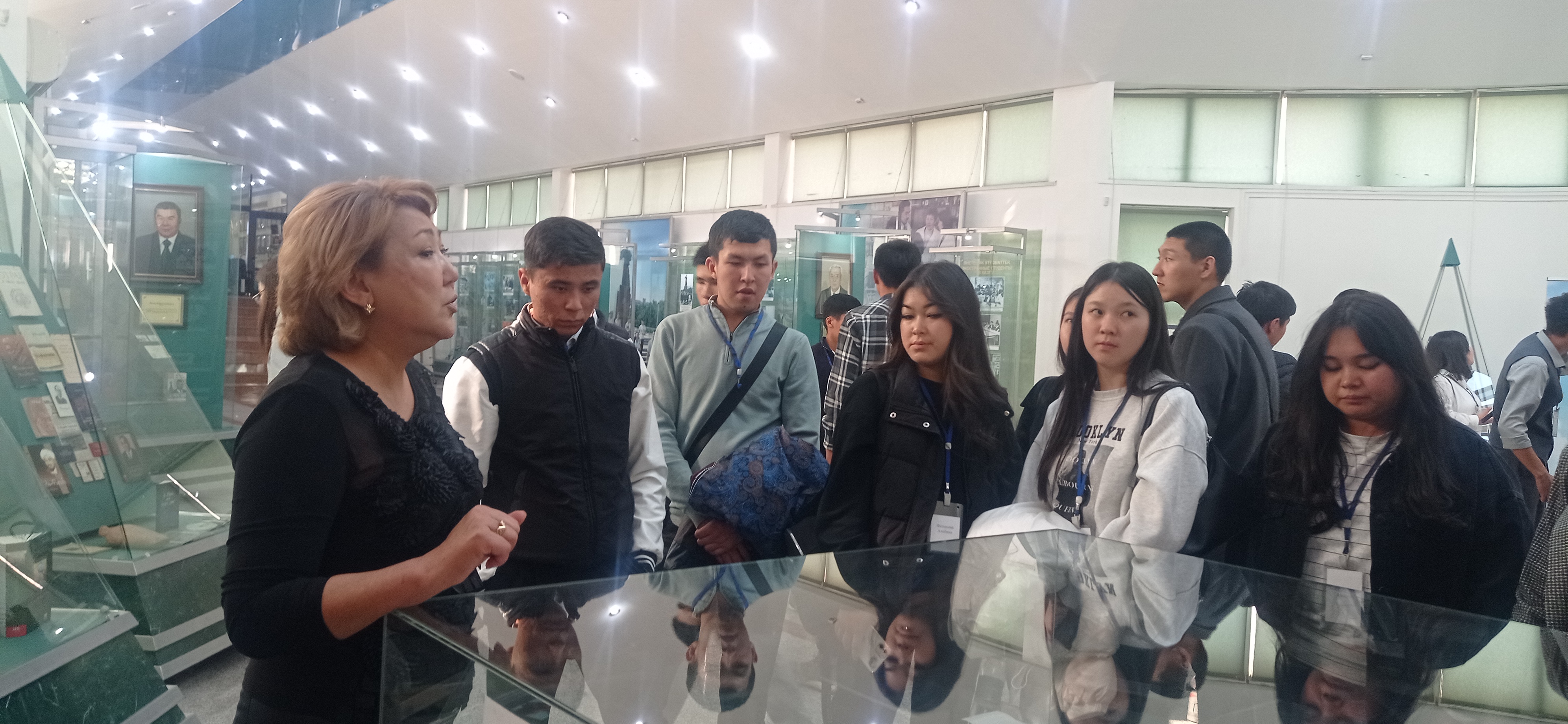 Қырғыз Республикасының астанасы Бішкектегі ҚазҰУ филиалының студенттері кампус-тур аясында орталық музейді тамашалады