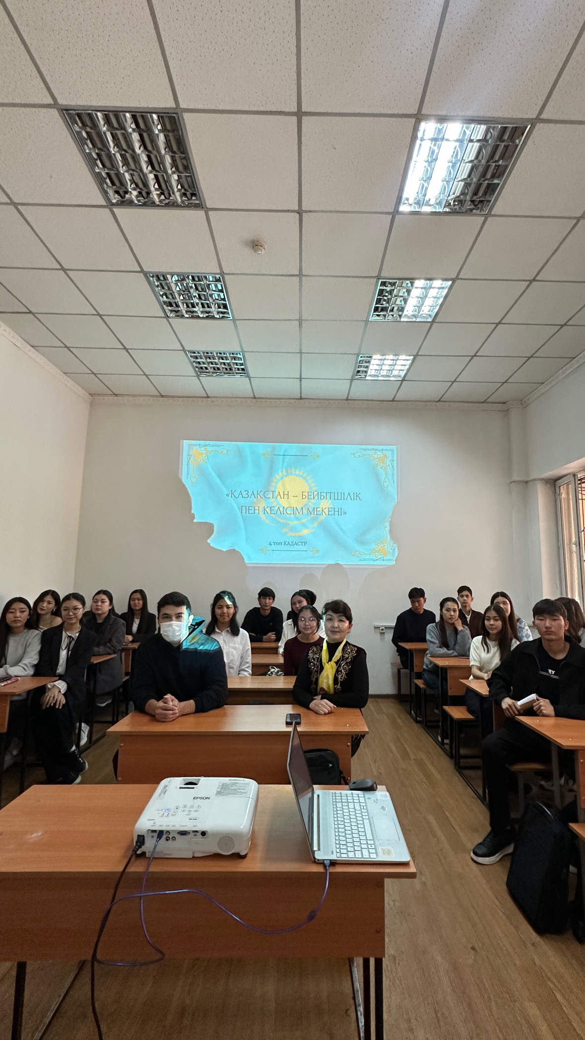 Республика күніне орай дебат сайысы өтті.