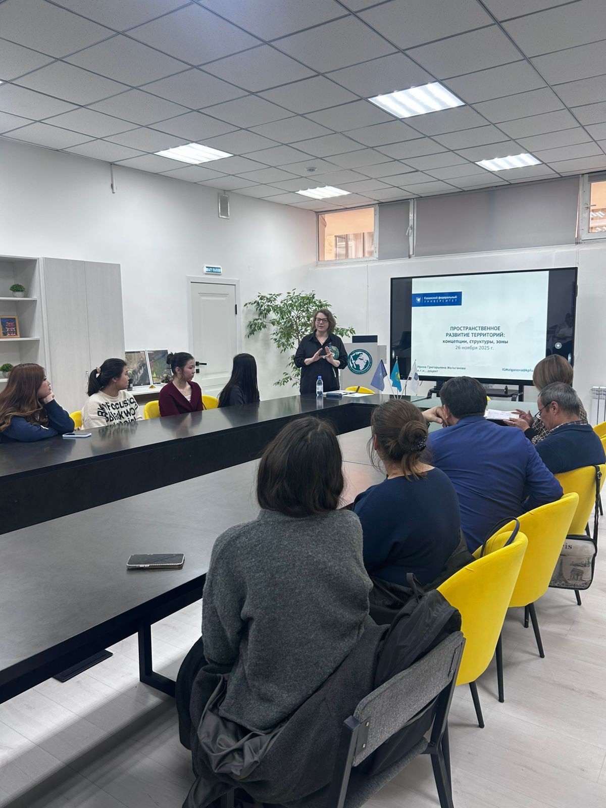 «Кеңістіктік деректер және қолданбалы геоаналитика»  тақырыбында дәрістер мен практикалық семинарлар өткізді