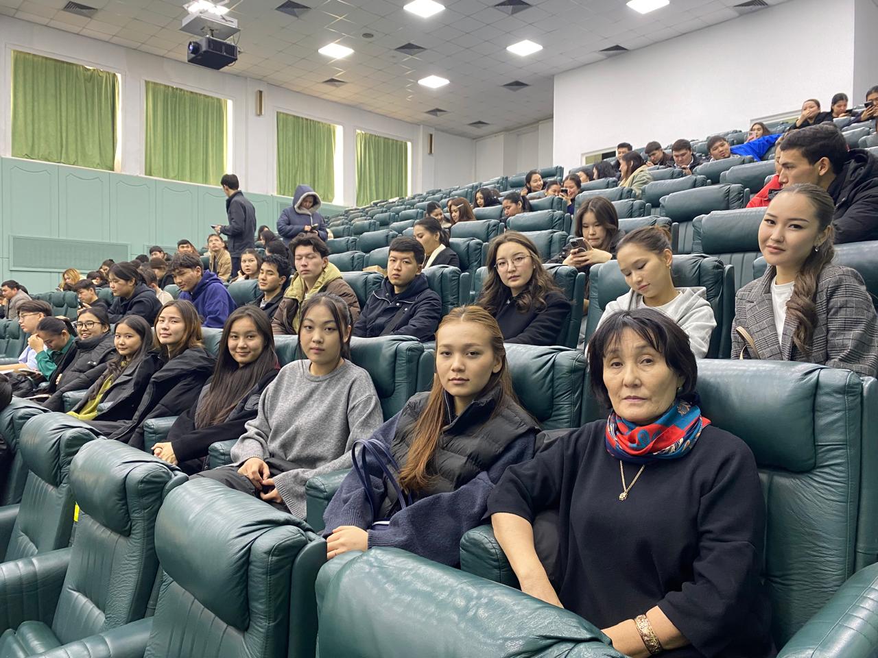 КазНУ укрепляет цифровую безопасность студентов в контексте ЦУР 4 и ЦУР 16