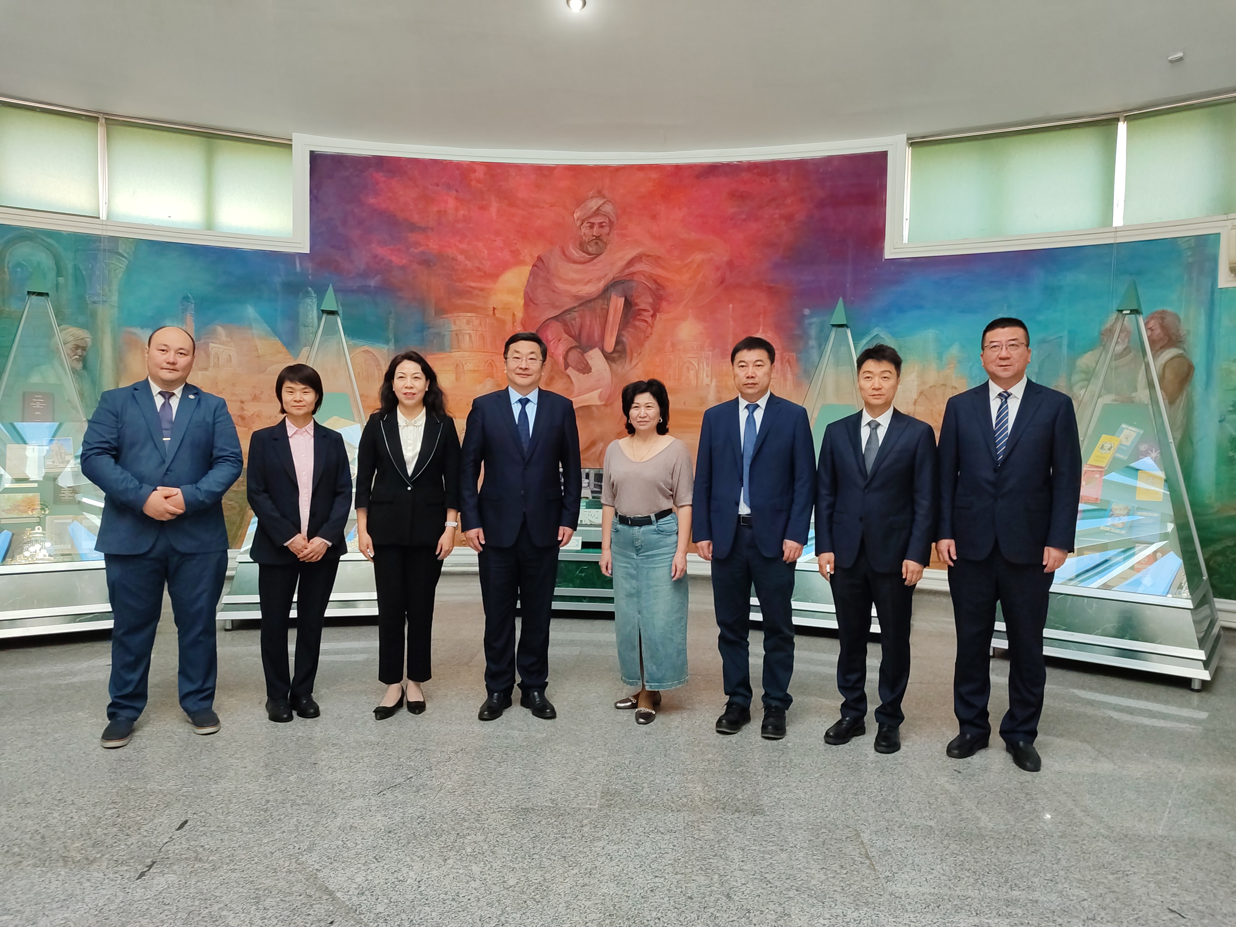 In Al-Farabi KazNU a meeting of the university administration with representatives of the corporation “Xinjian Sanbao” headed by Deputy Party Yang Yining, who visited the leading university of the country with a working visit, took place