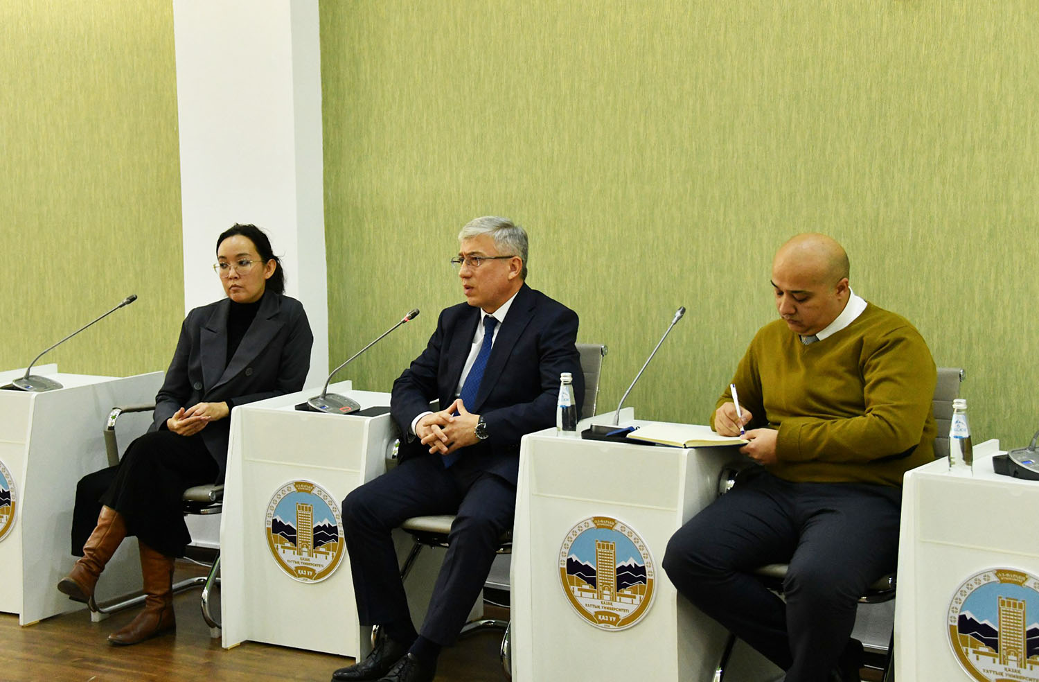Генеральный консул Таджикистана встретился со студентами КазНУ