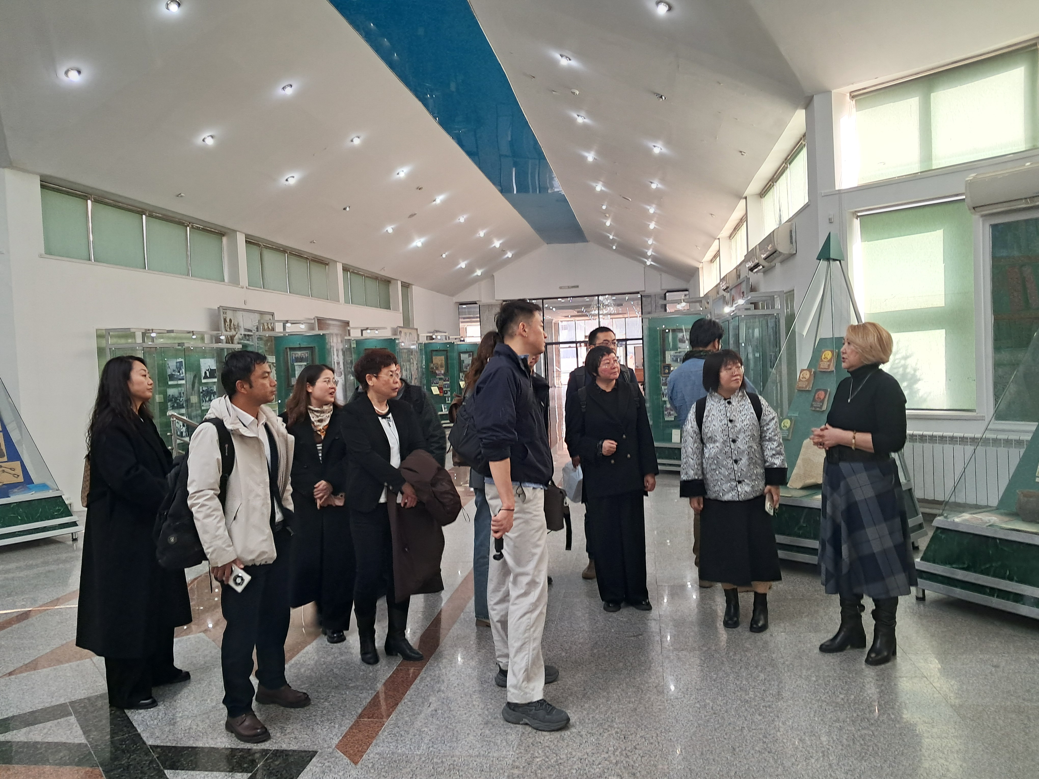Очередная большая делегация Ланьчжоуского университета Китая в Музее КазНУ