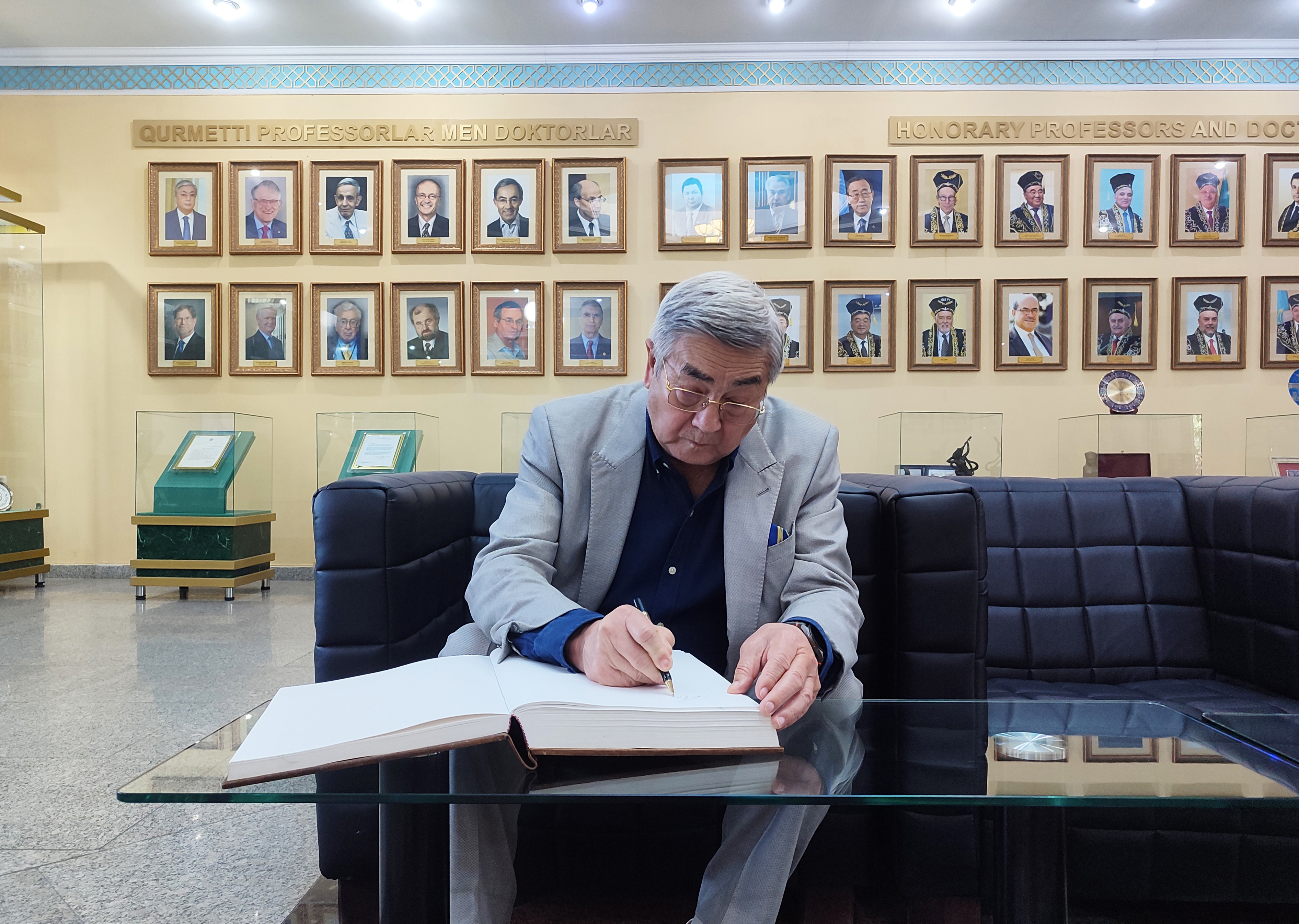 After meeting with teachers and students of KazNU, statesman and public figure, diplomat, Doctor of Economics, Honorary Professor of KazNU Berlin Irishev visited the museum