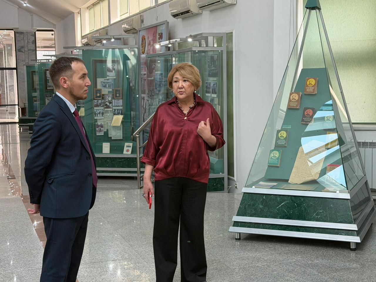 Visit of a Deputy from the Republic of Sakha to the KazNU Museum