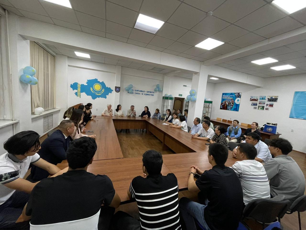 Круглый стол на тему "Какой вклад я могу внести в продвижение реформ в Новом Казахстане?"