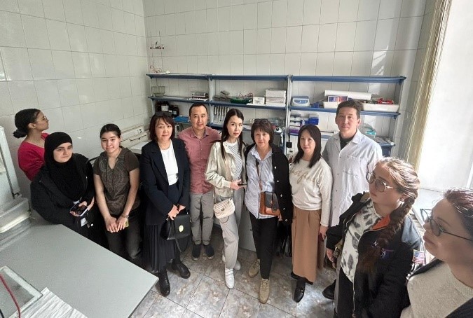 An excursion to the laboratories of M.A. Aitozhin Molecular Biology and Biochemistry Institute was organized for students of the Biotechnology department