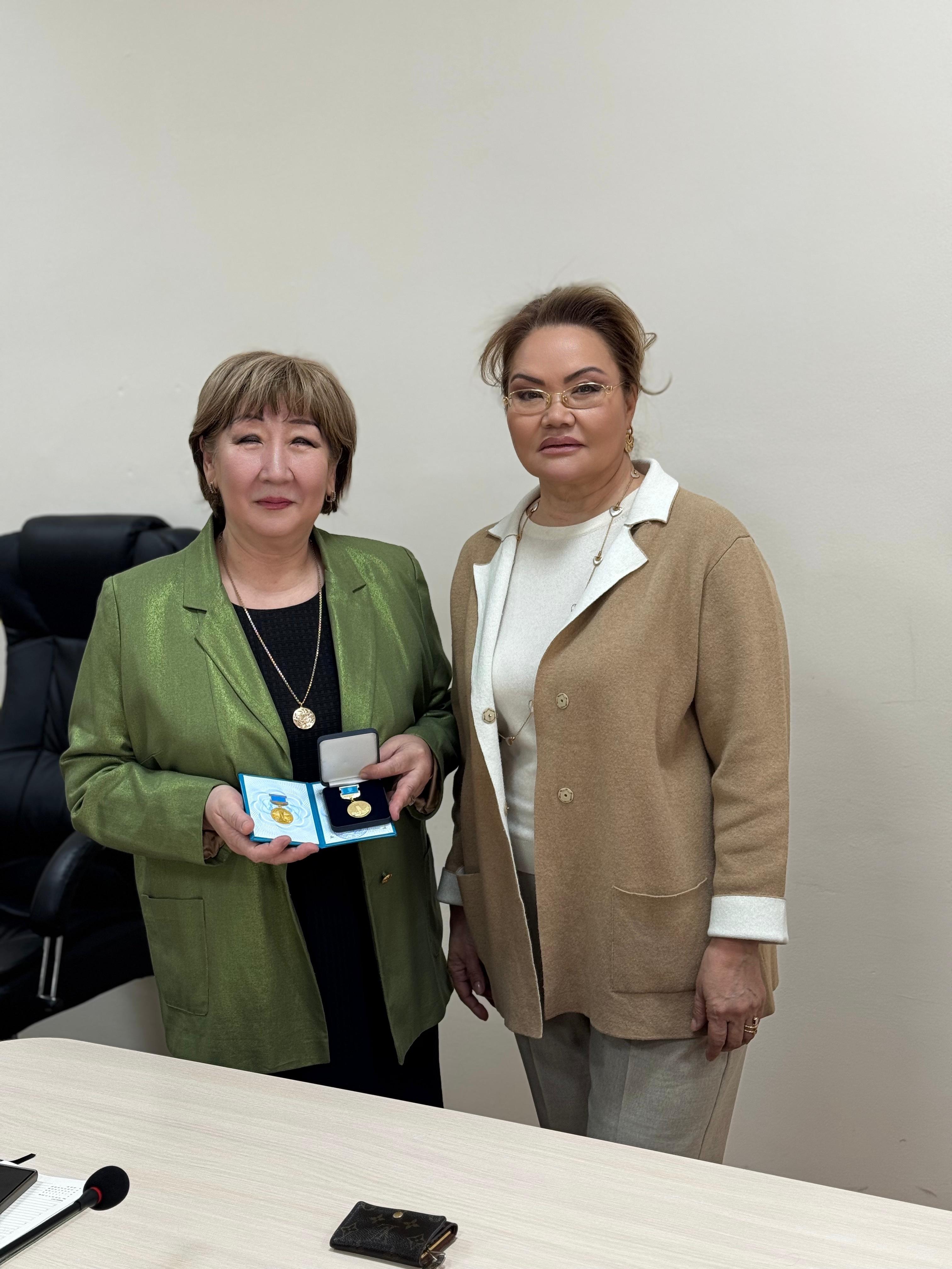 Гүлсім Мәжкенқызы Шәріпова «Ерен еңбегі үшін» медалі марапатталды