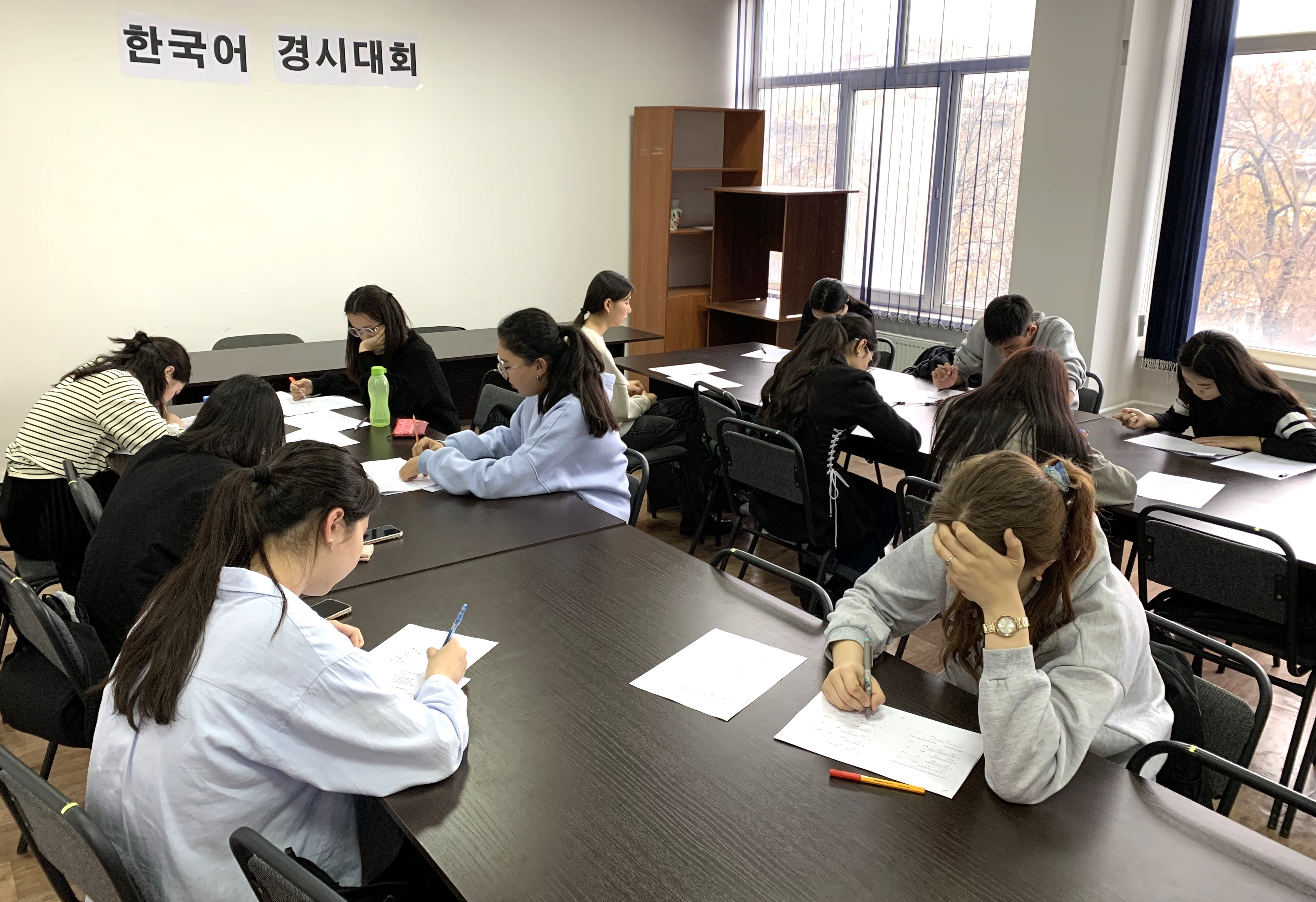 Победители конкурса на знание корейского языка