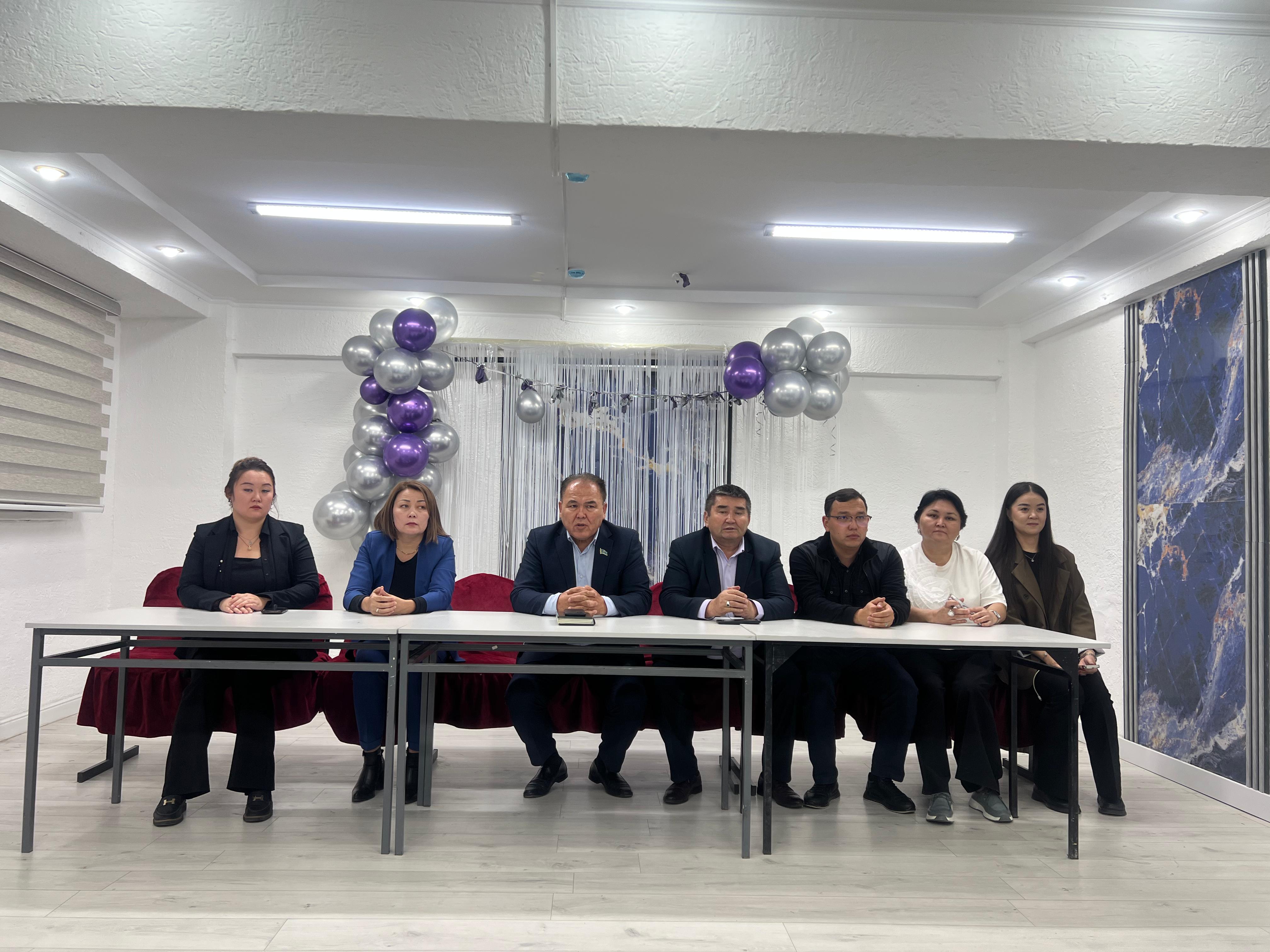 №17 Студенттер үйіндегі тәртіп пен құқықтық мәдениет жөніндегі кездесу