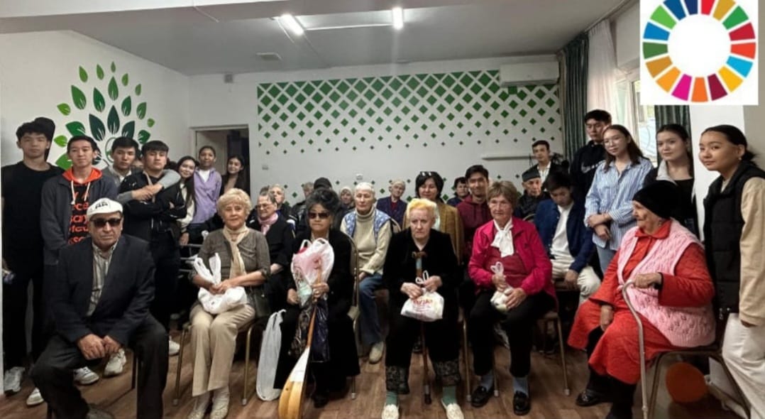 Students cheered up the elderly