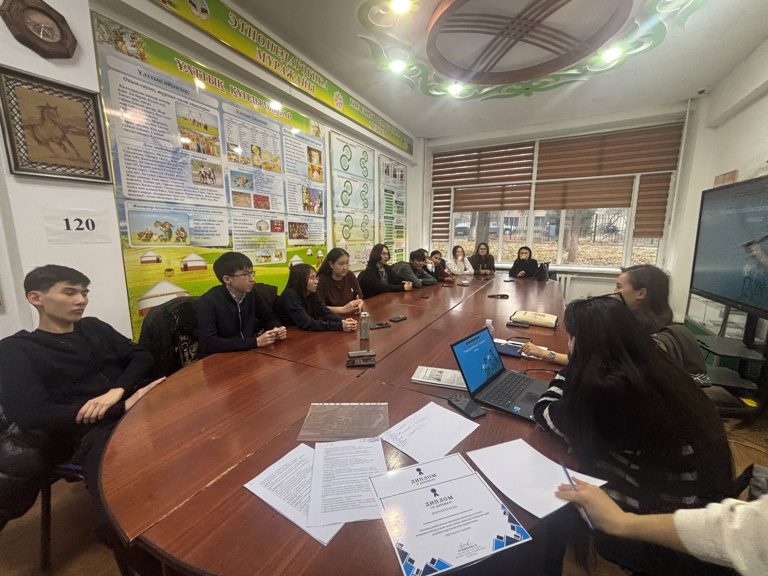 Интеллектуальная викторина «Лидер будущего»: мероприятие, направленное на развитие политического кругозора студентов