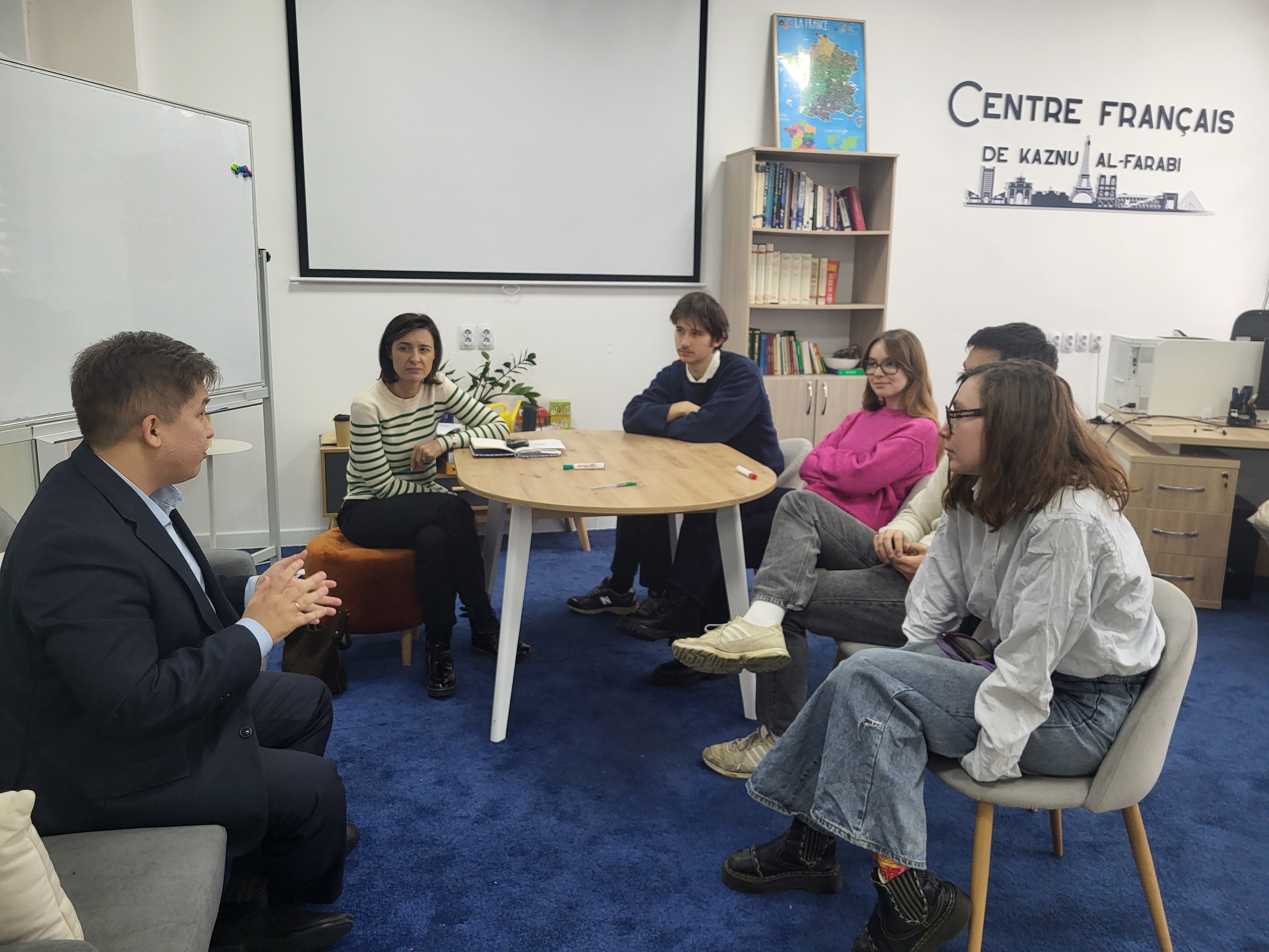 Тұрақты даму мүддесіндегі әріптестік: механика-математика факультетіндегі халықаралық кездесу