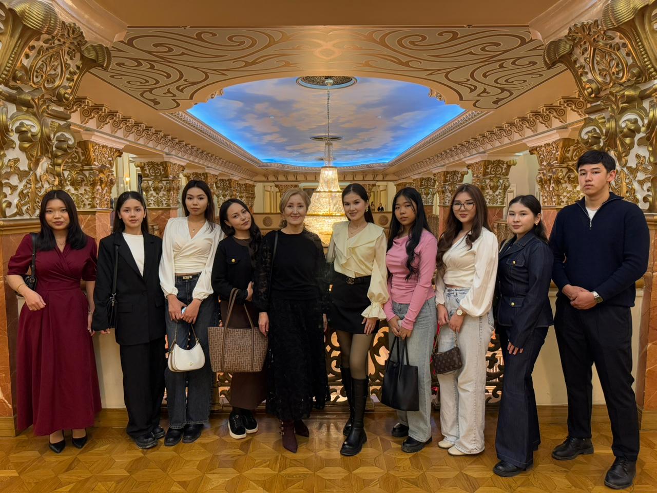 Студенты журфака на опере «Аида».