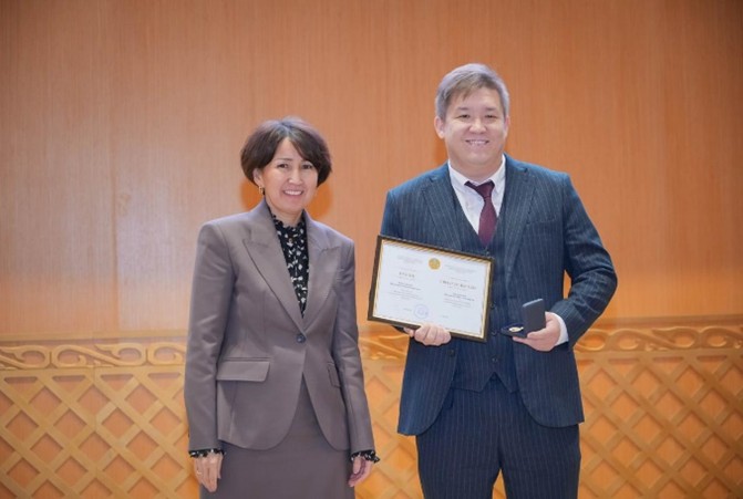 Бектемесов Жоламан Мақтағалиұлы –  «Жоғарғы оқу орнының үздік оқытушысы – 2025»