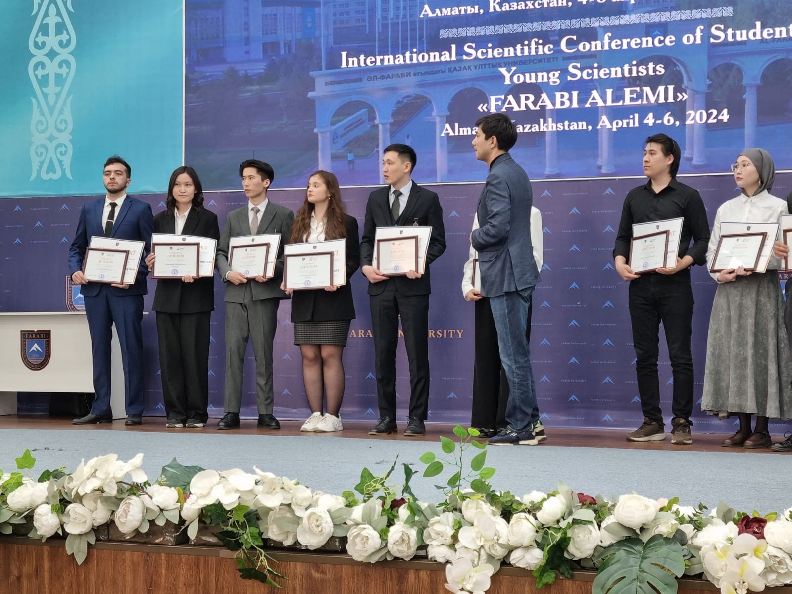 Церемония награждения победителей международной научной конференции студентов и молодых учёных «ФАРАБИ ӘЛЕМІ»