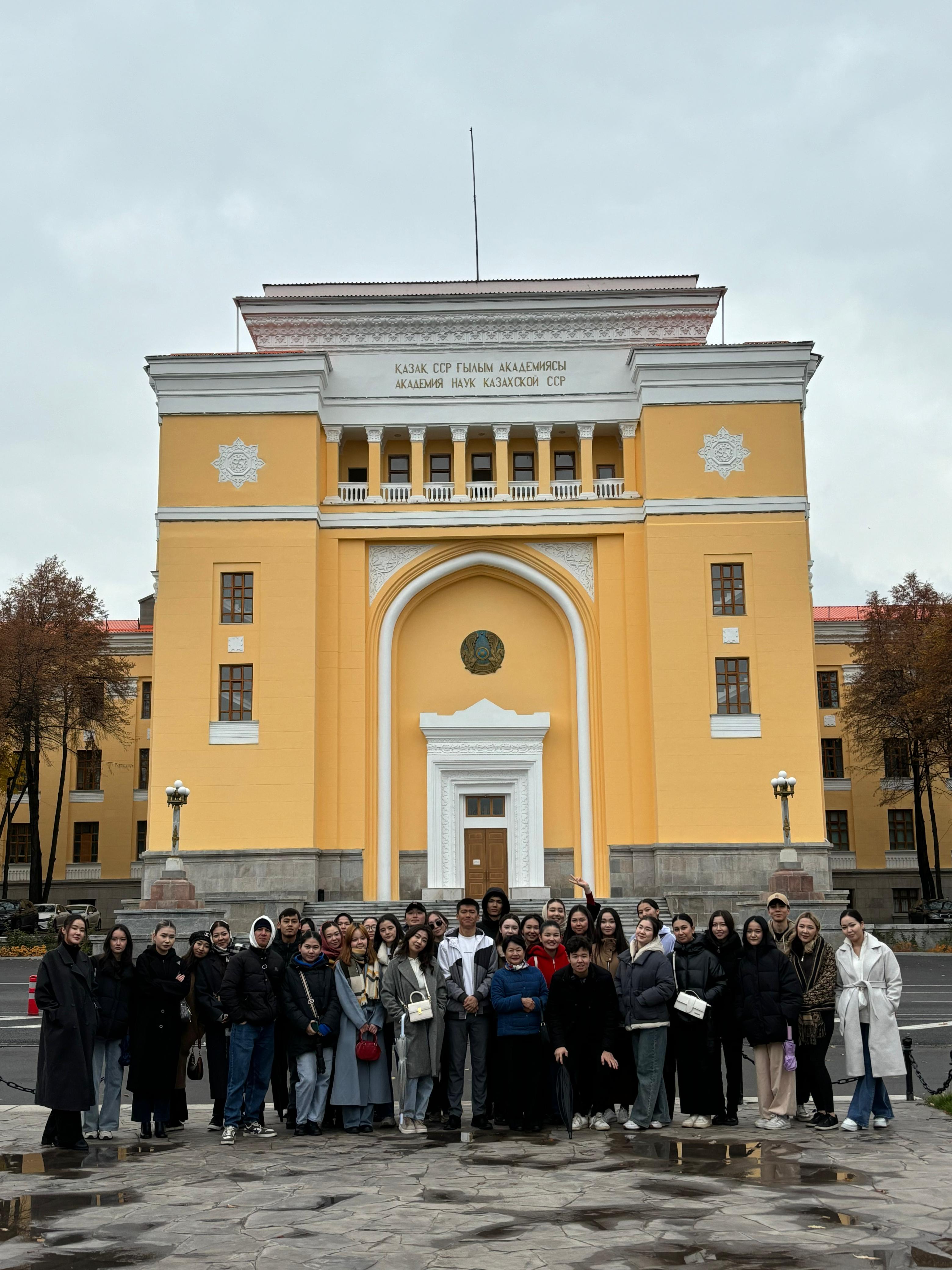 Организована учебная городская экскурсия