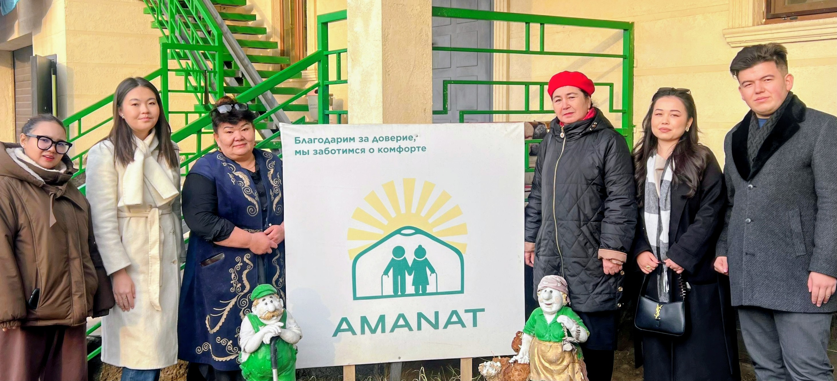 Студенттер қарттармен жүздесті