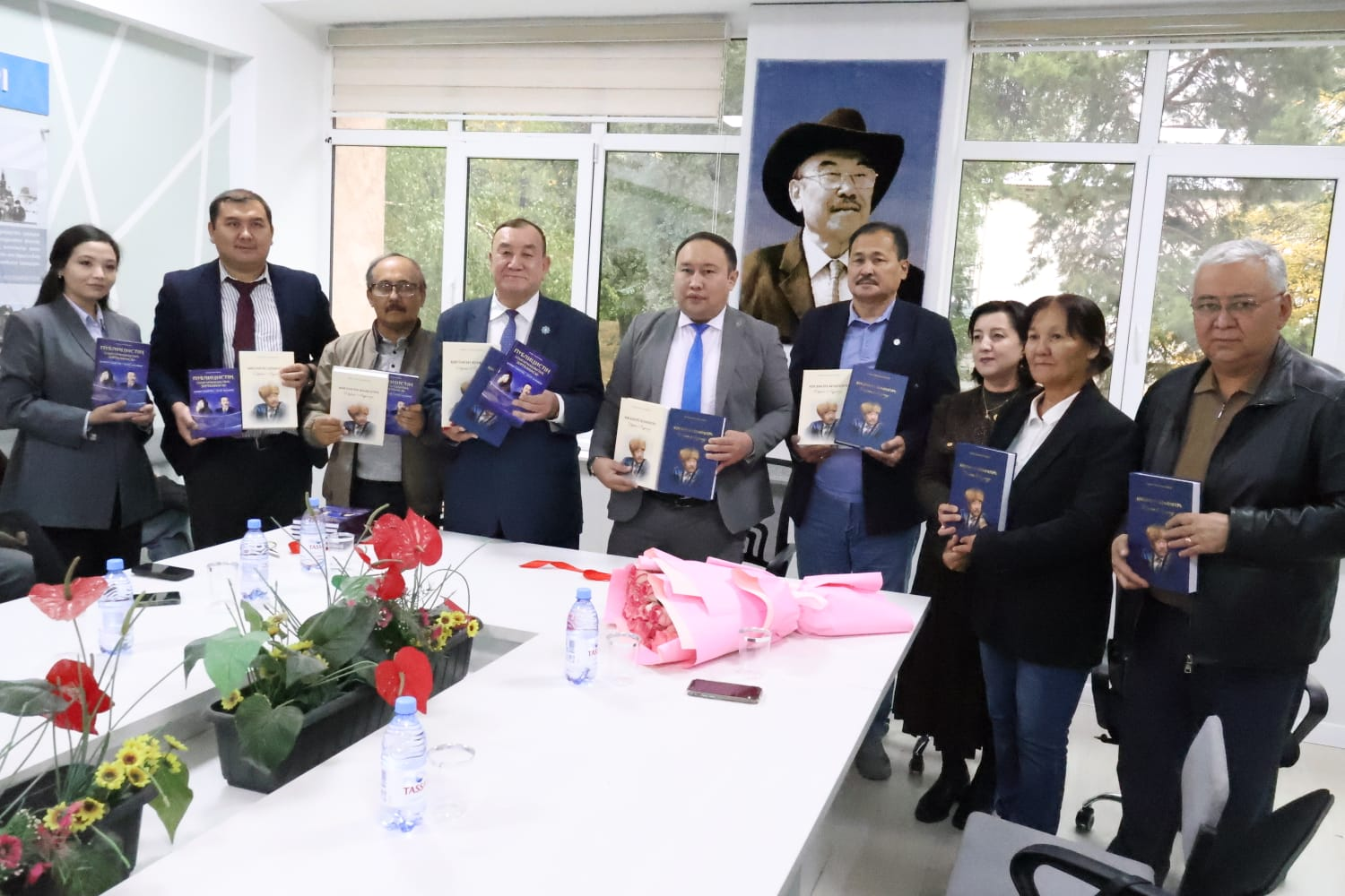 ШЫҒАРМАШЫЛЫҚ ШЕБЕРЛІККЕ БАУЛИТЫН  ҒЫЛЫМИ ЕҢБЕКТЕР ЖАРЫҚ КӨРДІ
