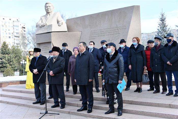 Al-Farabi Kazakh National University celebrated Umirbek Dzholdasbekov&#39;s  90th anniversary