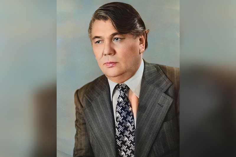Заманынан озып туған жазушы