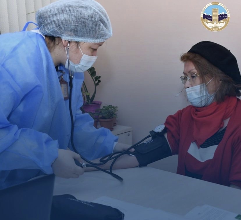 ҚАЗҰУ ҚЫЗМЕТКЕРЛЕРІ КОРОНАВИРУСҚА ҚАРСЫ ВАКЦИНА ҚАБЫЛДАУДЫ БАСТАДЫ