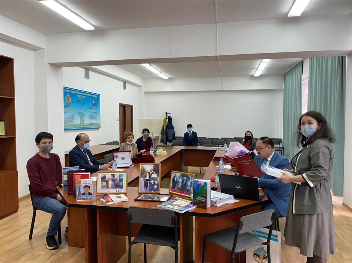 Құрметті əріптестер! Сізді белгілі ғалым-микробиолог, ҚазҰЖҒА-ның академигі, биология ғылымдарының докторы, профессор  Жұбанова Ажар Ахметқызының 80 жылдық мерейтойына арналған онлайн форматтағы дөңгелек столға ШАҚЫРАМЫЗ. Уақыты: 5 сәуір 2021 ж., сағат 11:00 (Алматы уақытымен), онлайн форматта (ZOOM