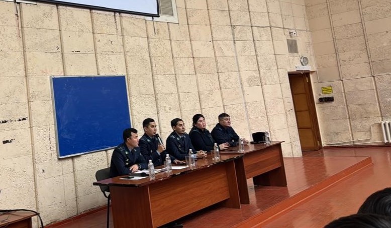 Заң мен тәртіп аясында  «Алаяқтықтың алдын алу: полиция өкілдерімен ақпараттық кездесу»