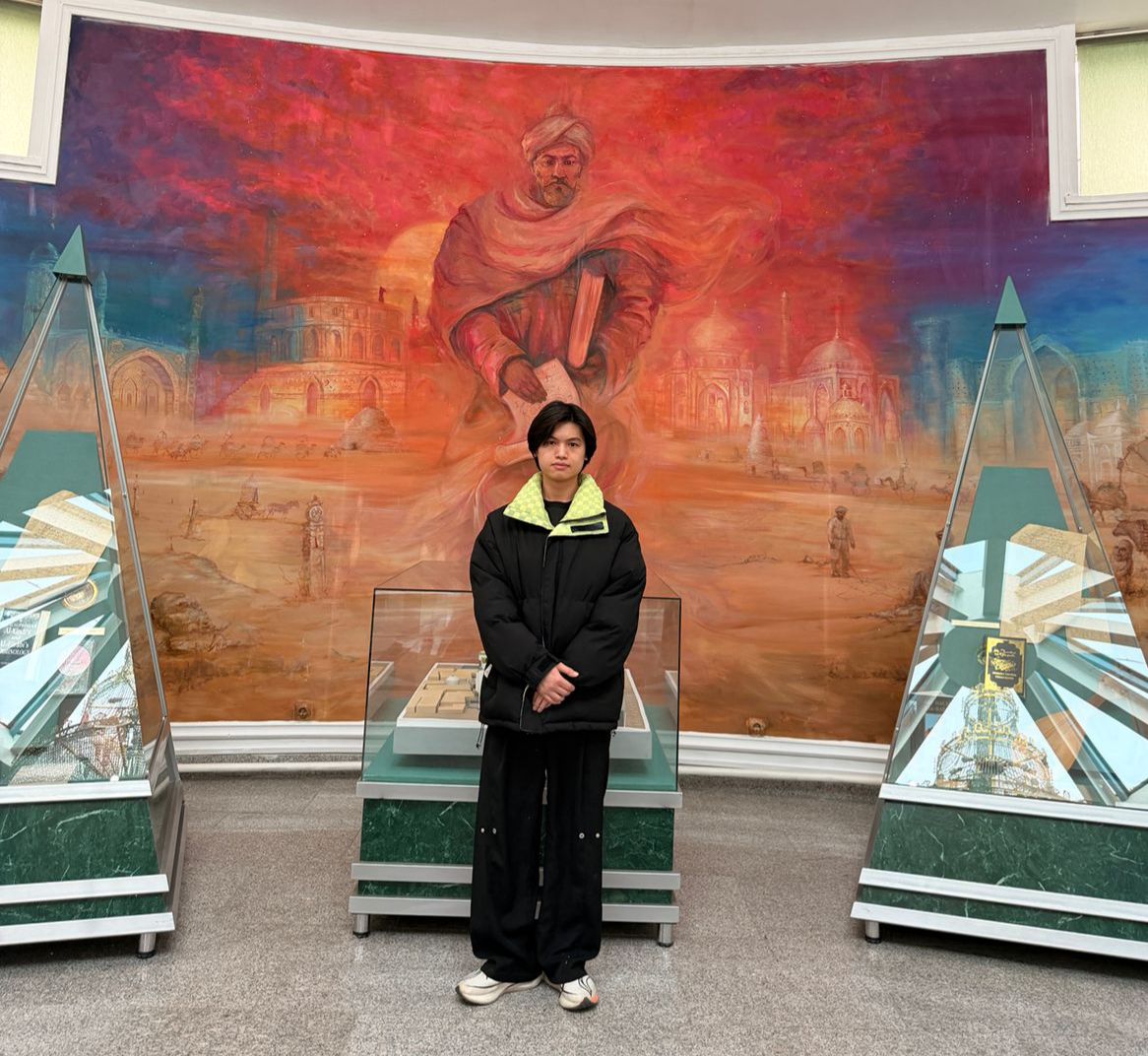 Visit of a Chinese Student to KazNU Museum