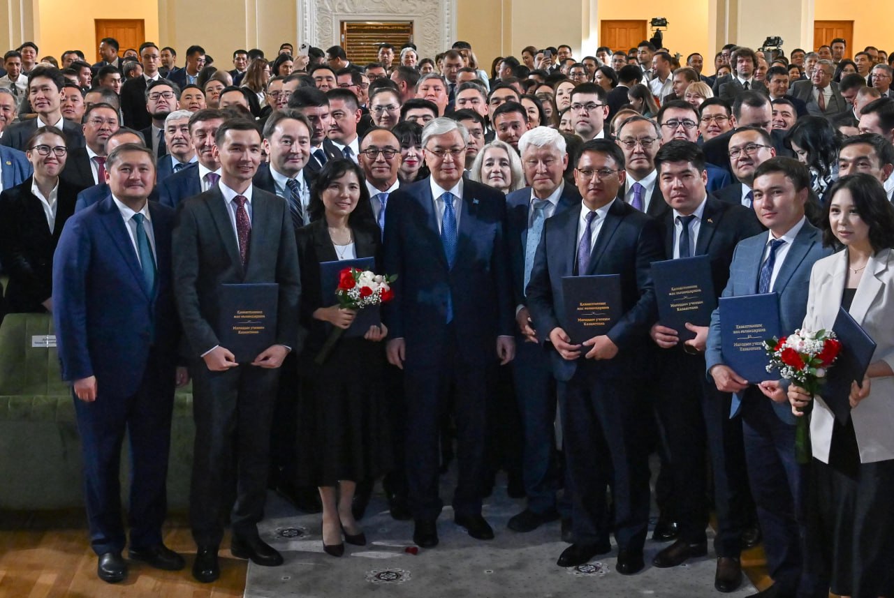 Ученые КазНУ получили жилищные сертификаты от Президента