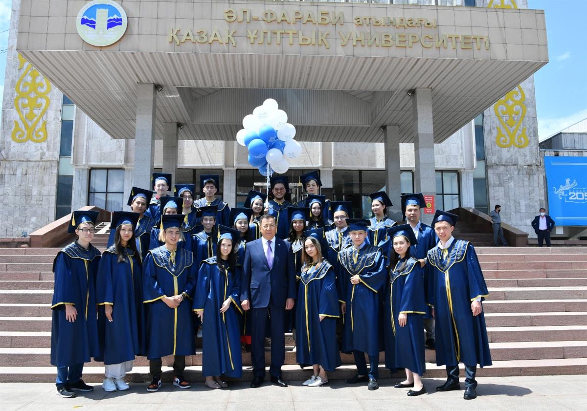 Түлектер күні тәрбиелік мәнімен есте қалу тиіс