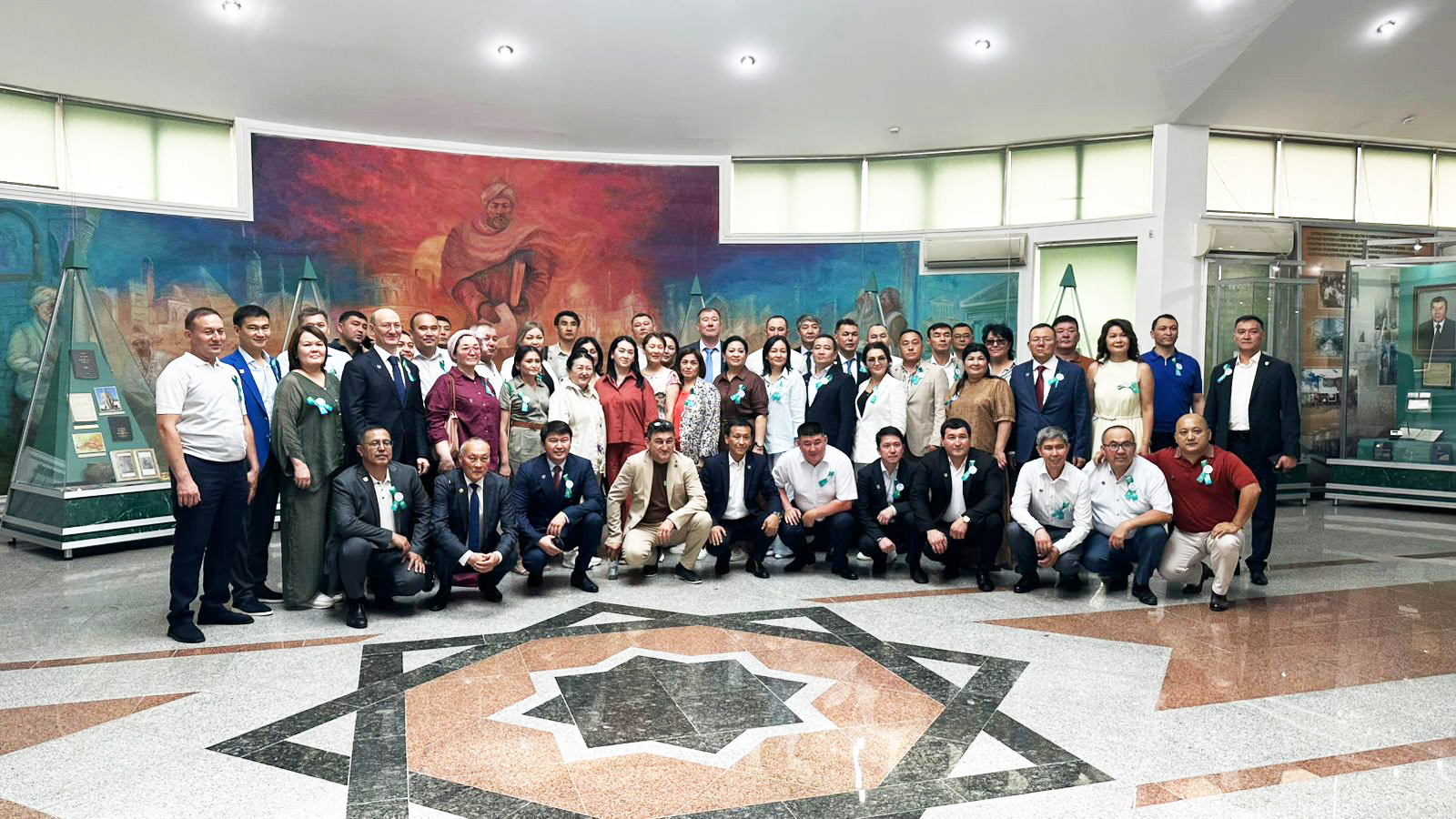 Two foreign students visited the museum - Sheikh Aisha Siddiqa from Bangladesh, a 2nd year student of the Faculty of International Relations, and Sarah Fagani from Iran, a 2nd year student of the Higher School of Economics and Business