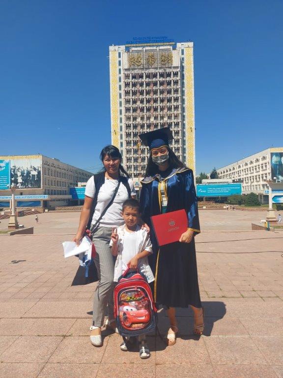 PUPILS RECEIVED SCHOOL BACKPACKS