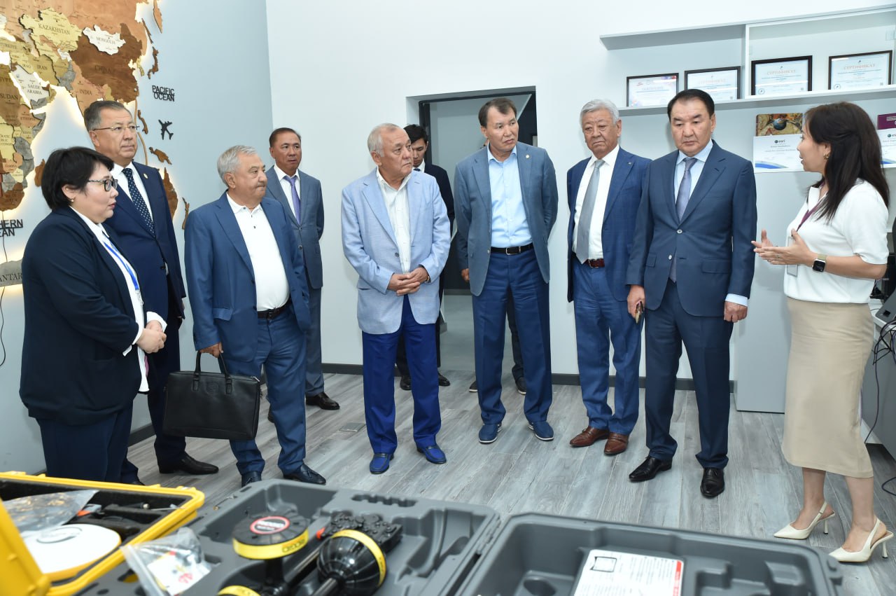 Familiarized themselves with the activities of the research facilities and the results of the work carried out