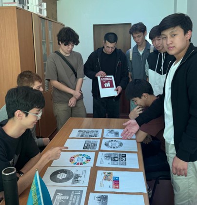 Білімге ұмтылыс, еңбекқорлық және патриотизм — ТДМ: №4 «Сапалы білім», №8 «Лайықты еңбек және экономикалық өсу», №16 «Бейбіт қоғамдар, әділдік және тиімді институттар».  🇬🇧 Title: