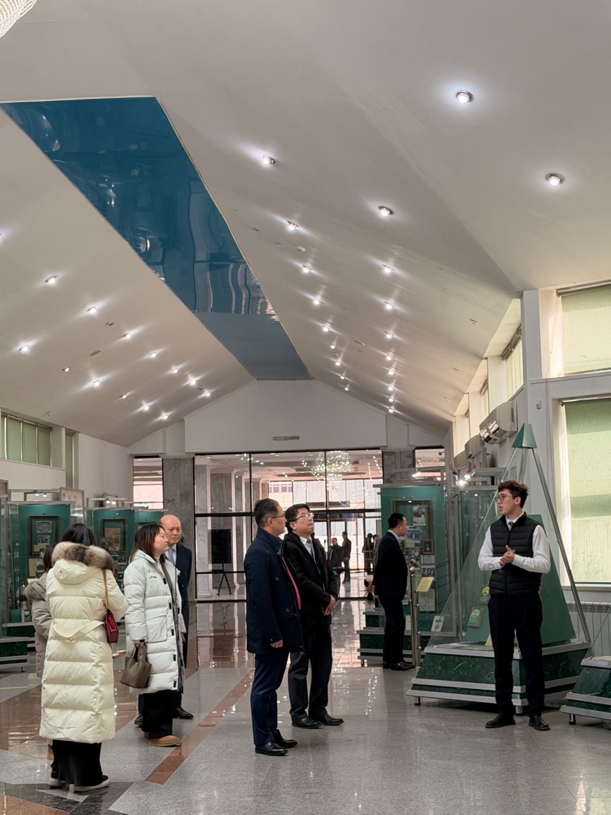 Visit of the Shanghai University Delegation to the KazNU Museum