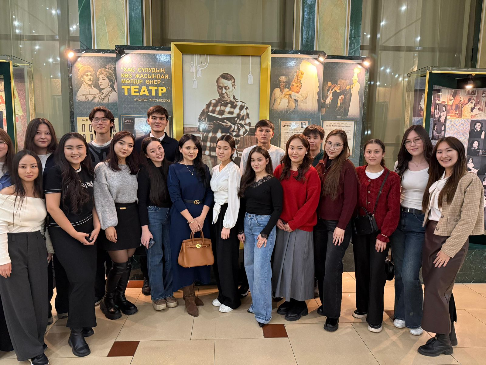 «Театр саяхаты: студенттердің “Ұлпан” спектаклі жөніндегі әсерлері»