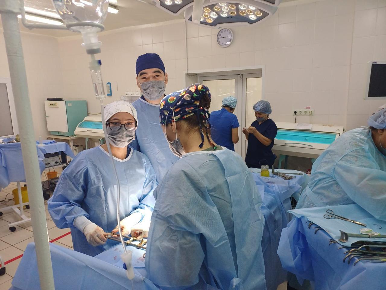 Біздің интерндеріміз АРМК-да: көп бейінді клиникадағы шынайы практика