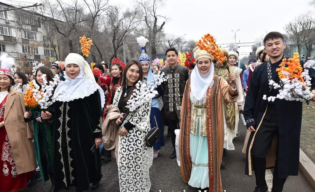 "Kosh.Nauryz – duman" walked through the streets of Almaty.