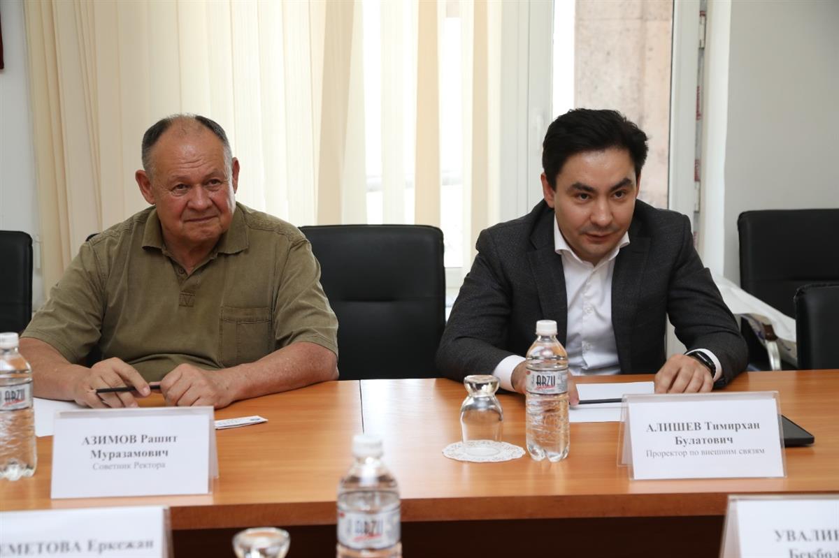 Обсудили вопросы укрепления сотрудничества с Казанским федеральным университетом