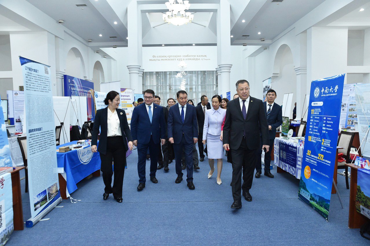 In KazNU presented educational programs of 44 universities of China