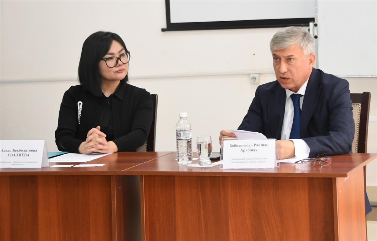 CONSUL GENERAL OF THE REPUBLIC OF TAJIKISTAN MET WITH THE STUDENTS 
