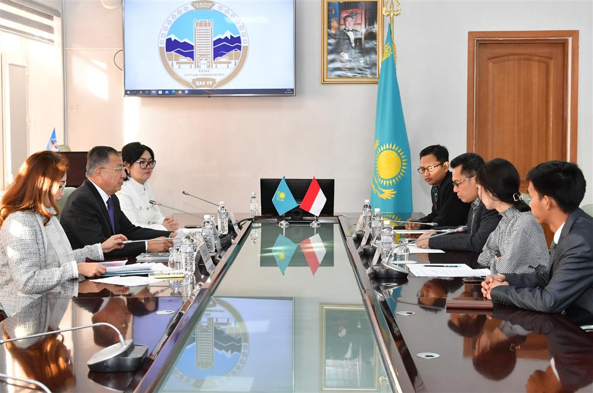 KAZNU EXPANDS COOPERATION WITH THE MAIN UNIVERSITY OF INDONESIA