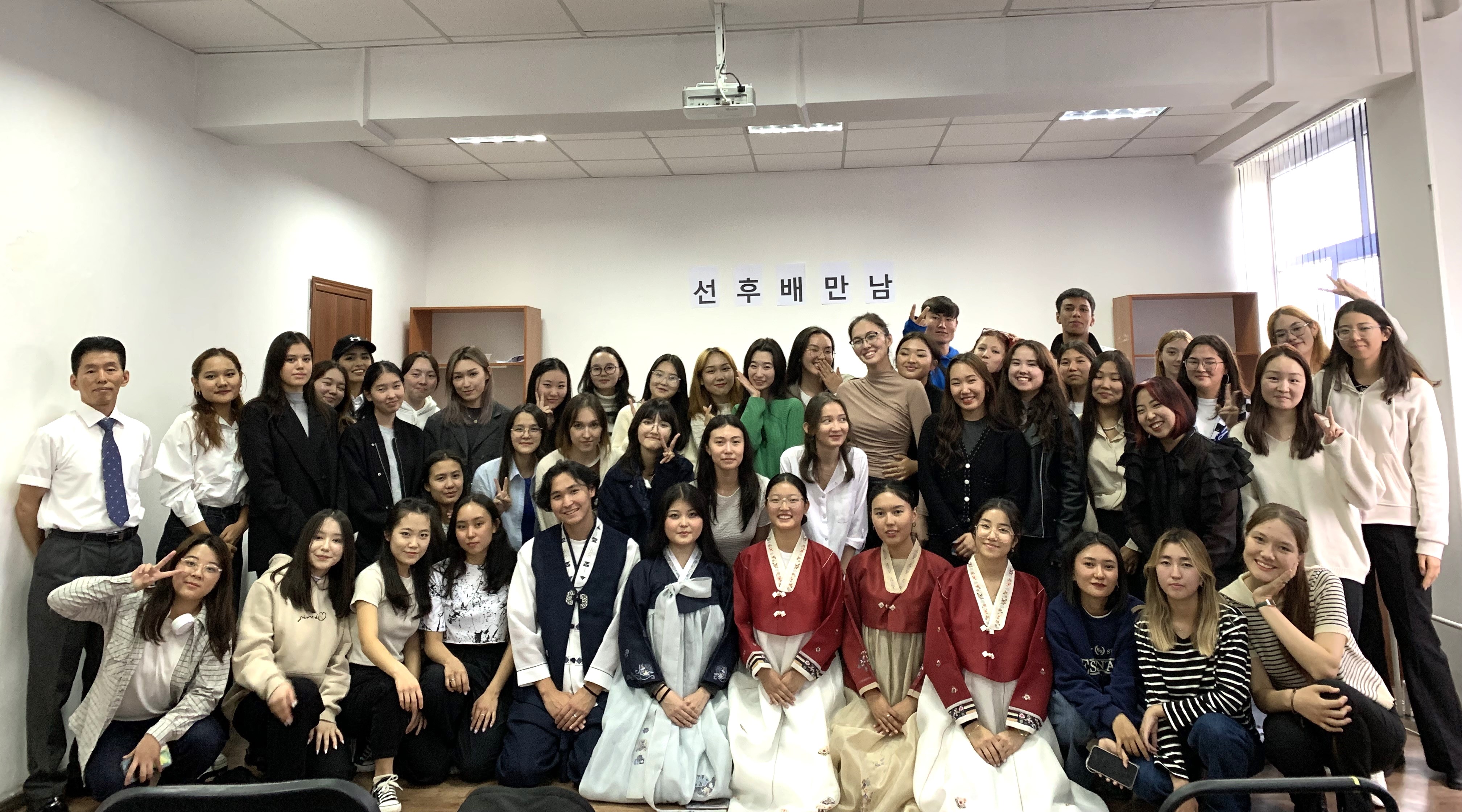 The department of the far east was held an event entitled “meeting between the sunbae and hoobae”
